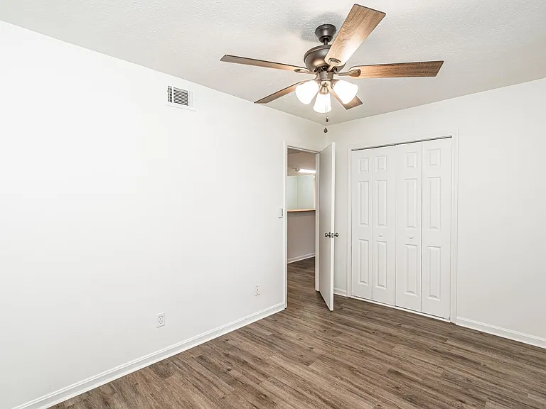 6910 Stablelake Ct — Photo 24