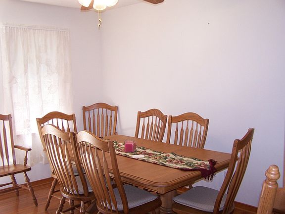 3rd image of 11 S Fork Dr