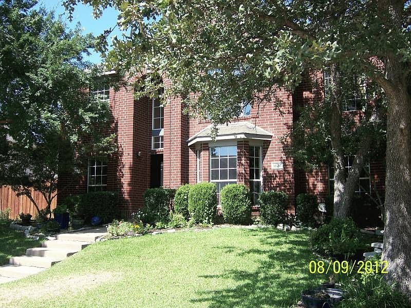 Beautiful treed lot front &amp;amp
