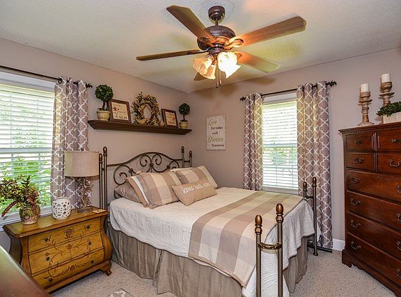 5th image of 1418 W Chaloner Dr