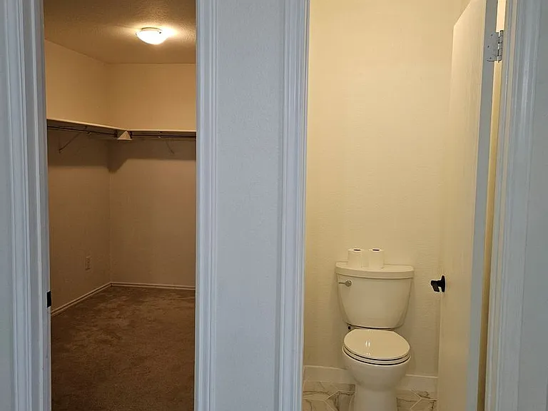 13400 Coomes Dr — Photo 15