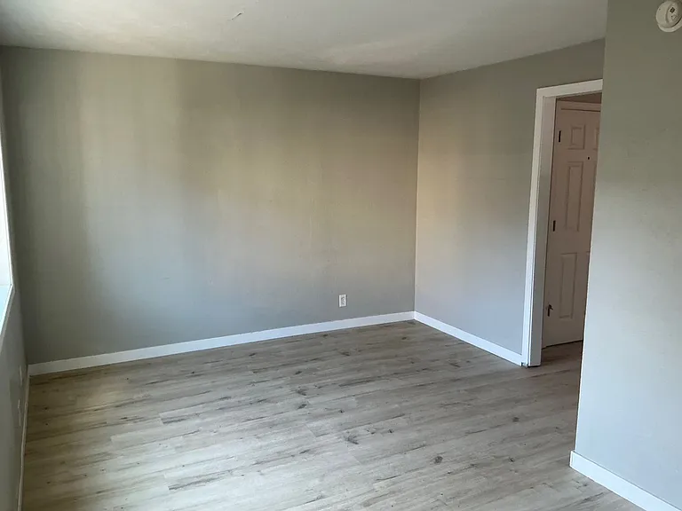 167 SW Ebberts Ave — Photo 8