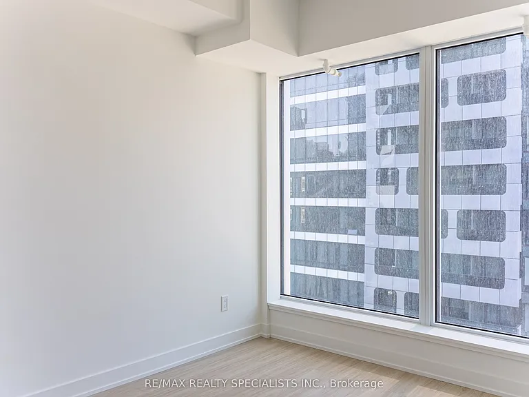8 Wellesley St W #2109 — Photo 10