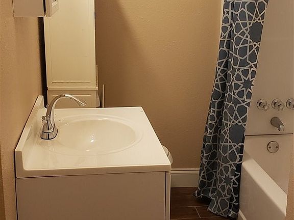 4th image of 1170 Campus St