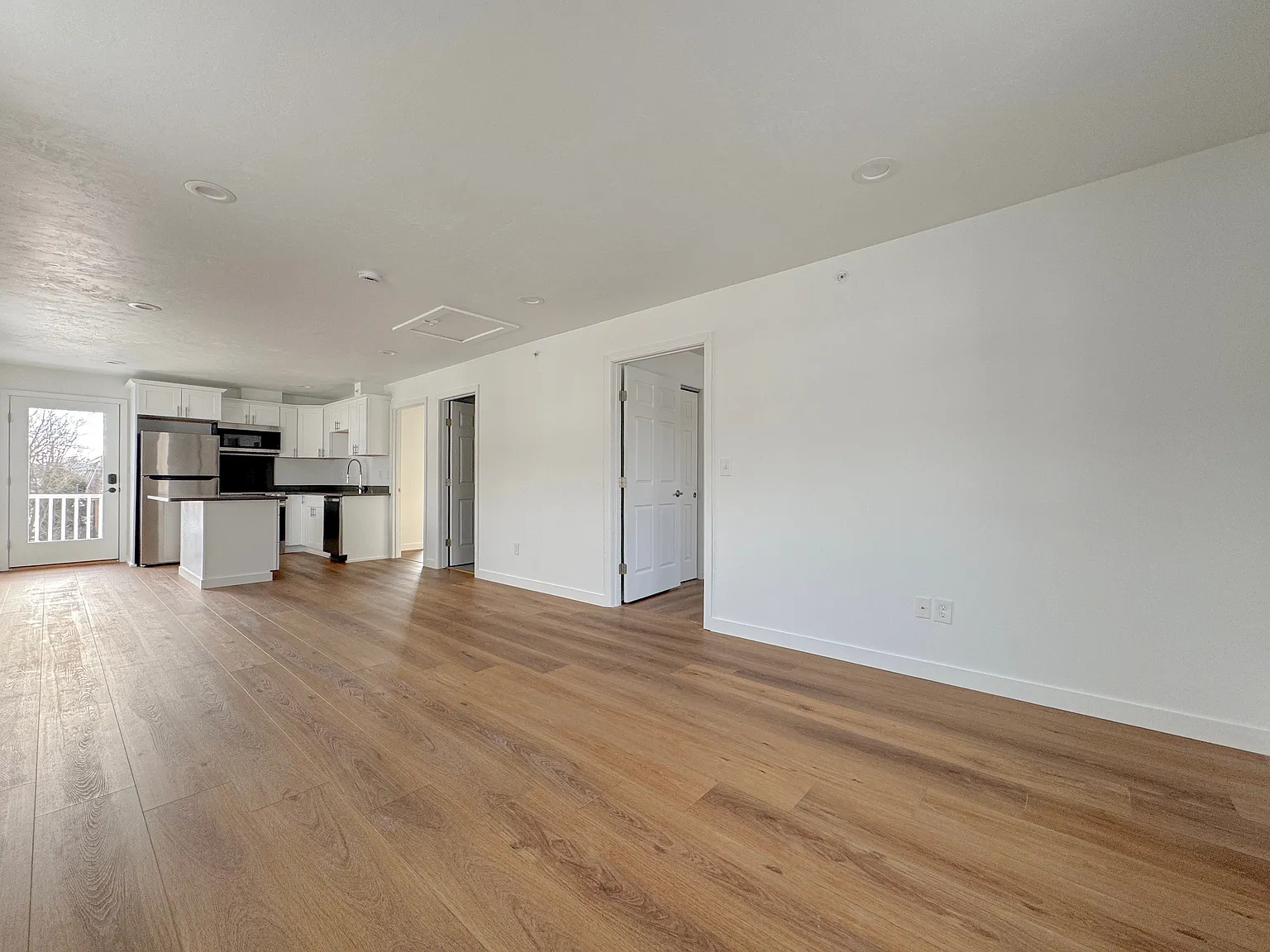 2 bed, 1000 sqft, $2,400 — Photo 4