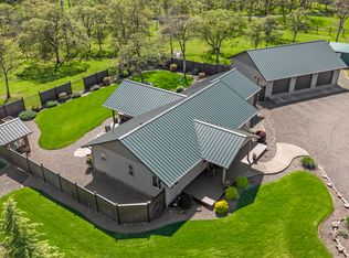 393 Bond Rd, Shady Cove, OR 97539