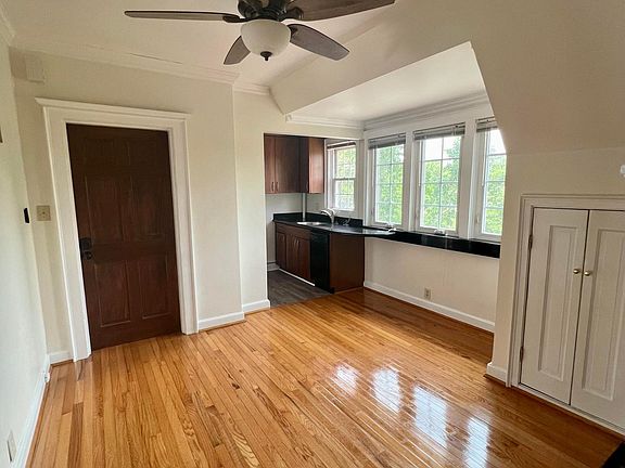 4th image of 348 W Freemason St APT 3