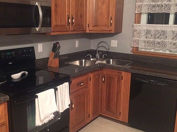 5th image of 608 Dover Ln