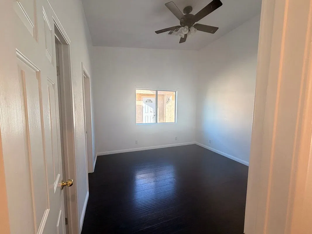 3 bed, 2.0 bath, 1431 sqft, $2,200 — Photo 3