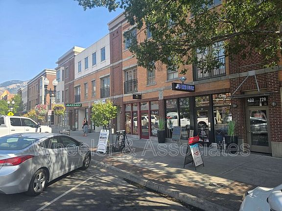 3rd image of 129 25th St