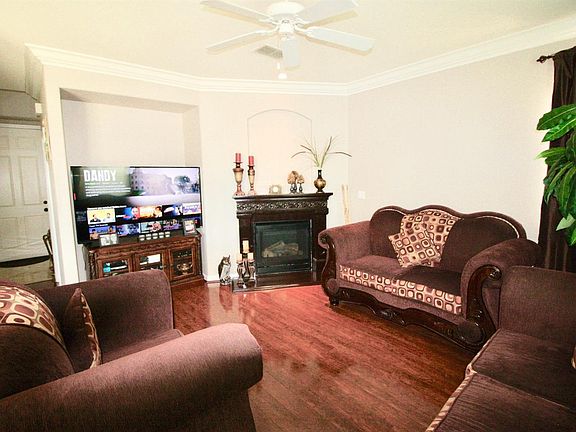 4th image of 1890 Fall River Dr
