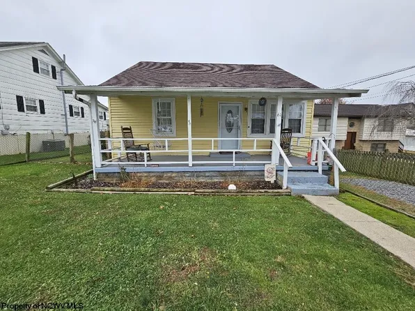 61 Leo Menendez Dr, Spelter, WV 26438