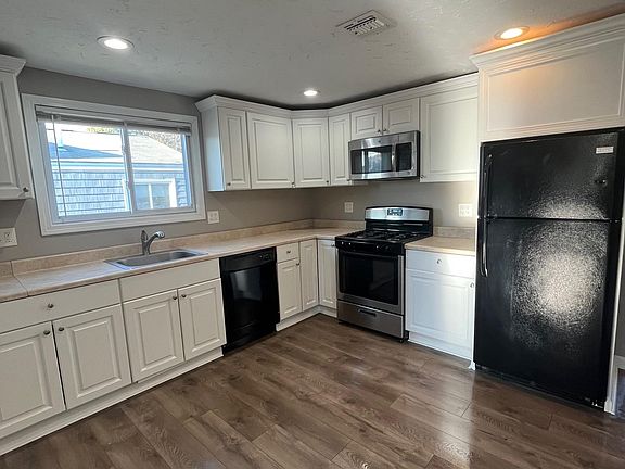 4th image of 78 Bennett St Floor 3