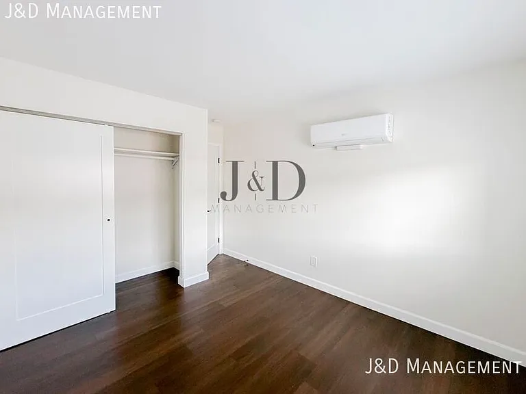 725 E 22nd St — Photo 5
