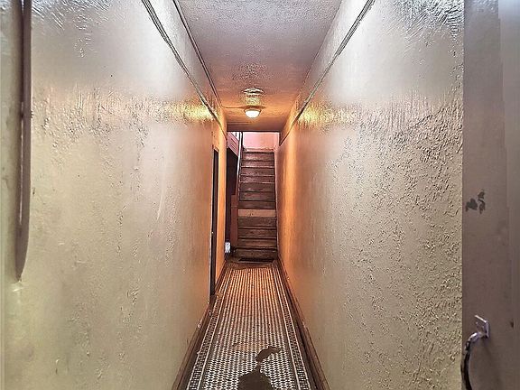 4th image of 1054 Longfellow Avenue
