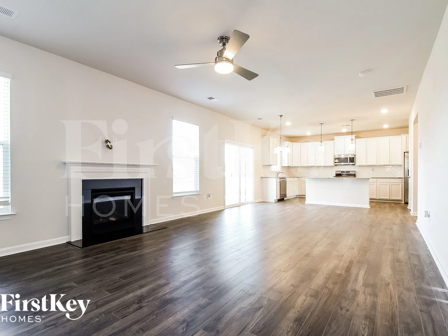 4 bed, 2.5 bath, 2448 sqft, $2,390 — Photo 4