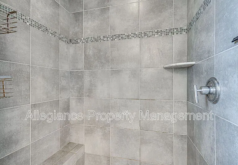 944 N Columbus St — Photo 29