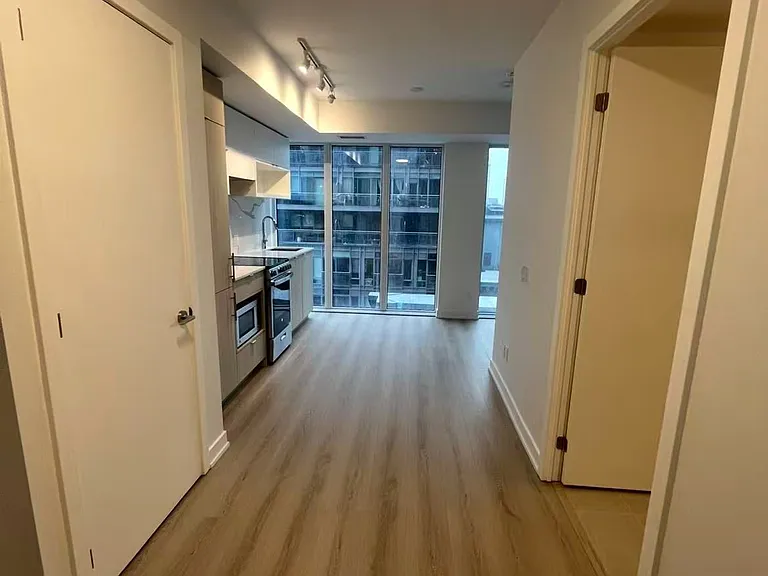100 Queen St E #707 — Photo 9