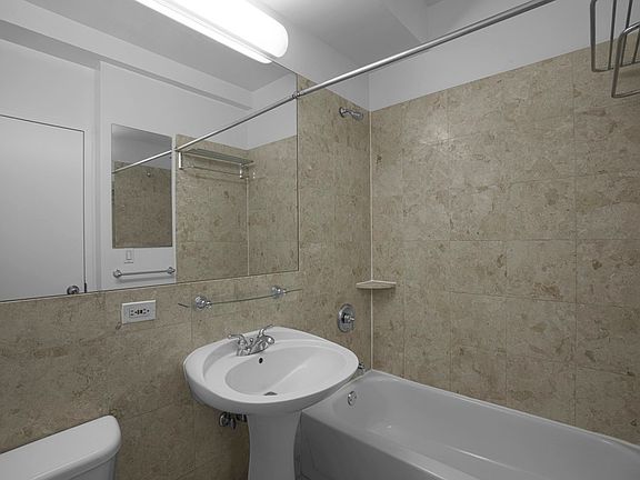 3rd image of 360 W 43rd St APT N8e