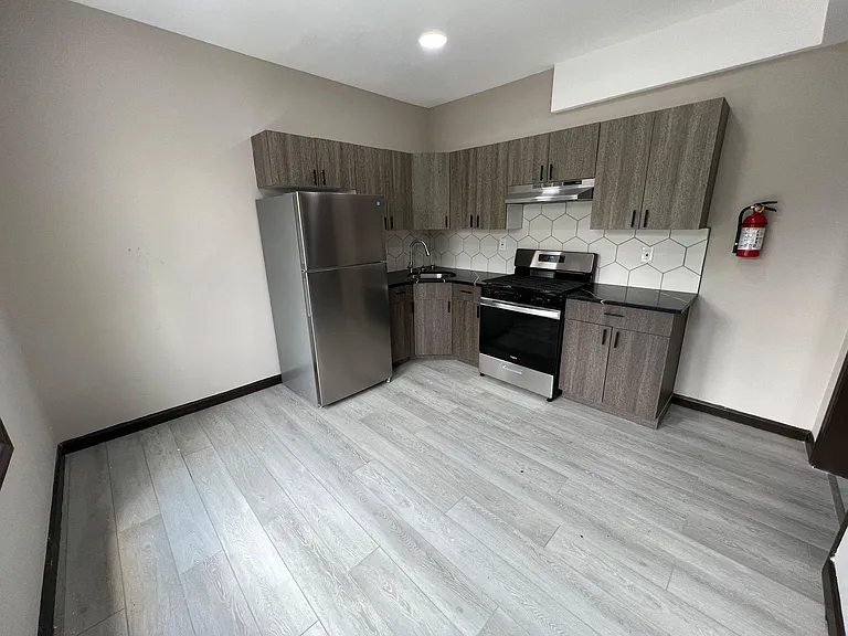 163 Elwood Ave #3B — Photo 1