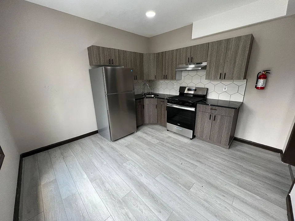 163 Elwood Ave #3B