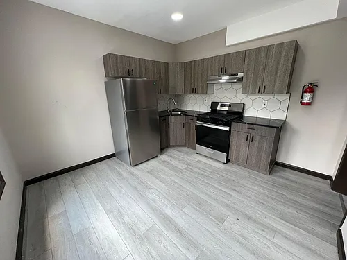 163 Elwood Ave #3B Photo 1