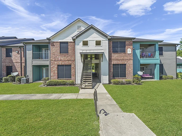Lakeside Apartments — Photo 17