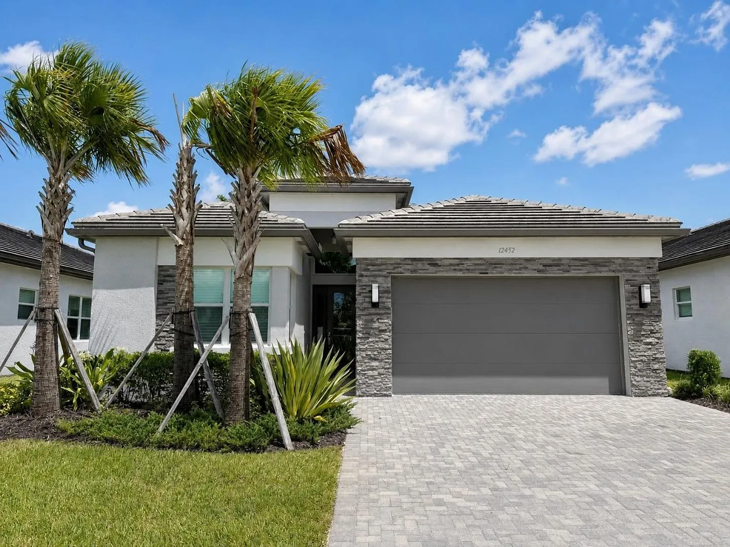 Annual Rental 3 bedrooms + den, 3 full baths in Valencia Trails 55+ Community — Photo 1