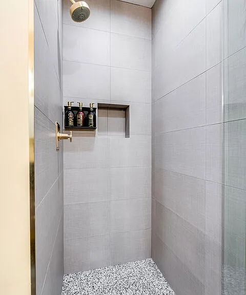4635 Clybourn Ave — Photo 31