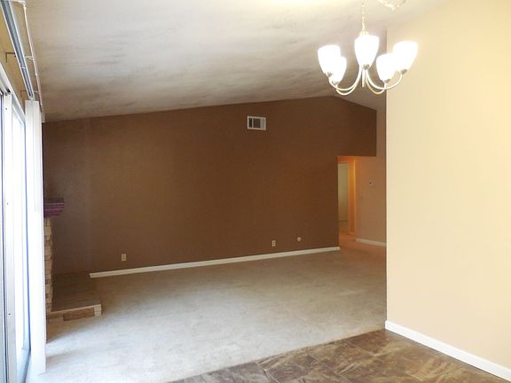 4th image of 254 Edwin Dr
