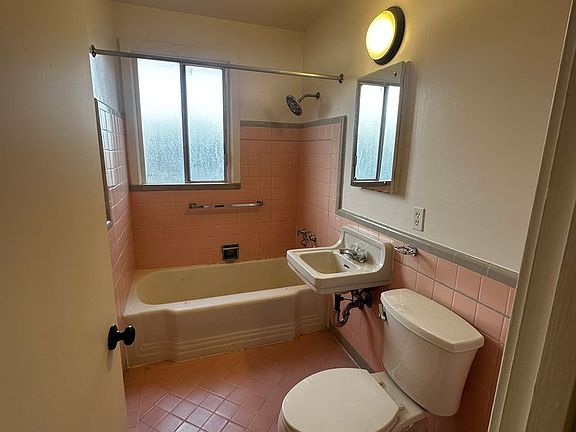 5th image of 600-610 33rd Ave #4