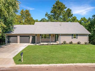 5 Sunset Dr, Lexington, MO 64067