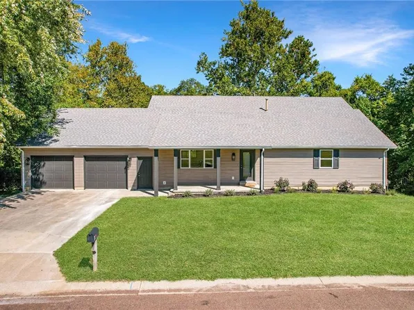 5 Sunset Dr, Lexington, MO 64067