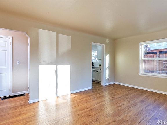 4th image of 6807 S Fife St