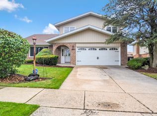 15524 Pine Rd, Oak Forest, IL 60452