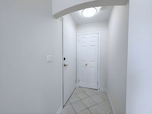 4th image of 6 Caithness St E #2