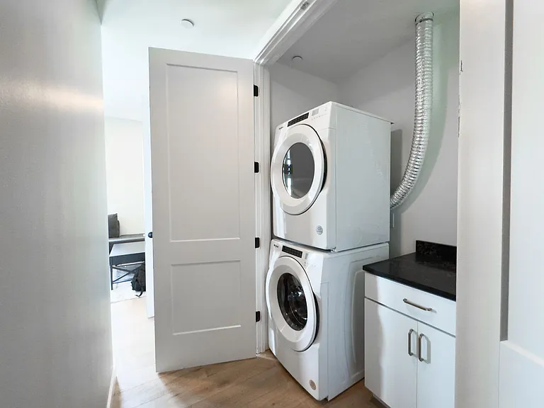 2635 Penn Ave #401 — Photo 8