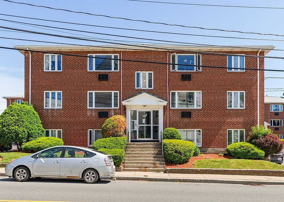1st image of 121 Warren St APT 4