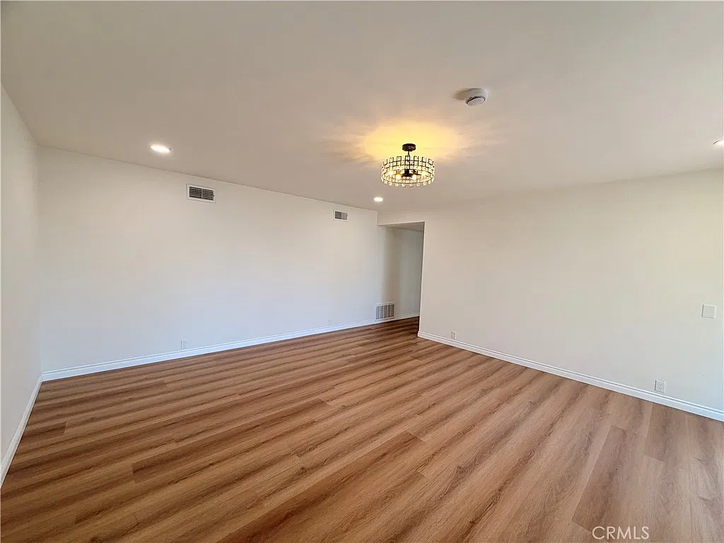 4 bed, 1471 sqft, $3,450 — Photo 2