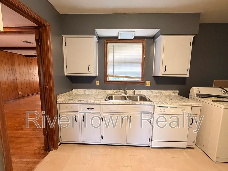 1517 Baxter Ave — Photo 6