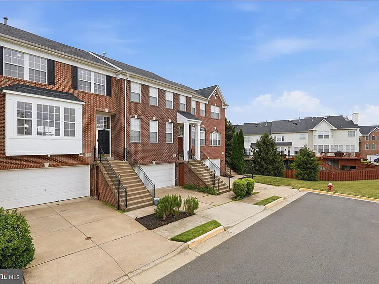 812 Sydney Ter NE — Photo 4