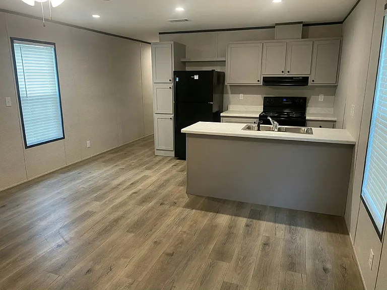Lakeview Terrace — Photo 43