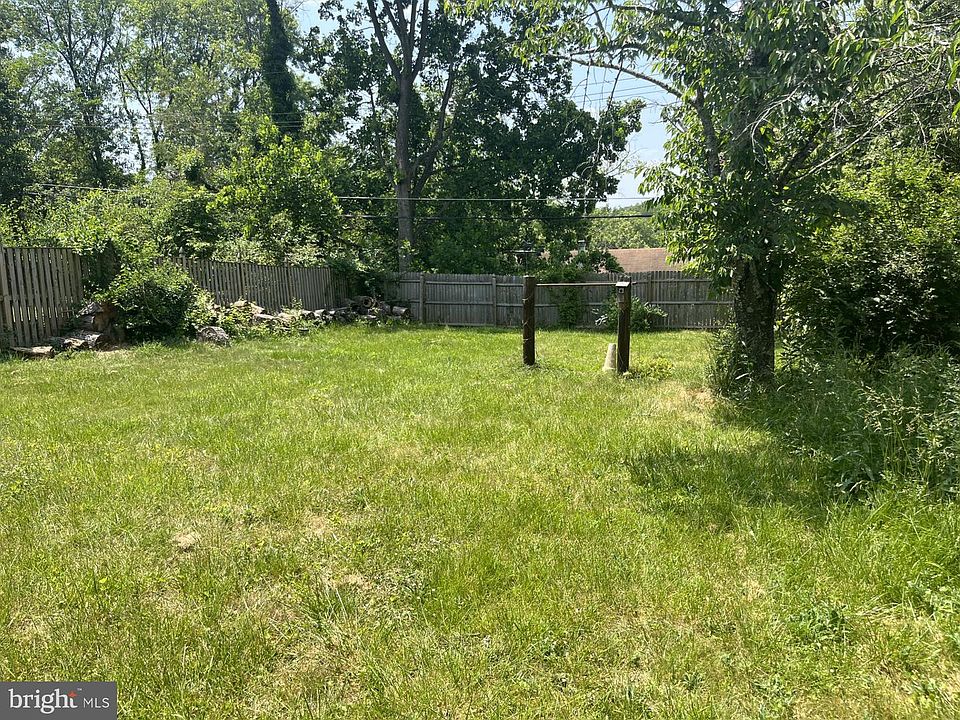 2nd image of 918 Olmstead Rd