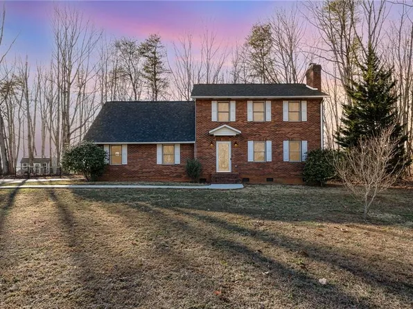 344 Benbow Dr, East Bend, NC 27018