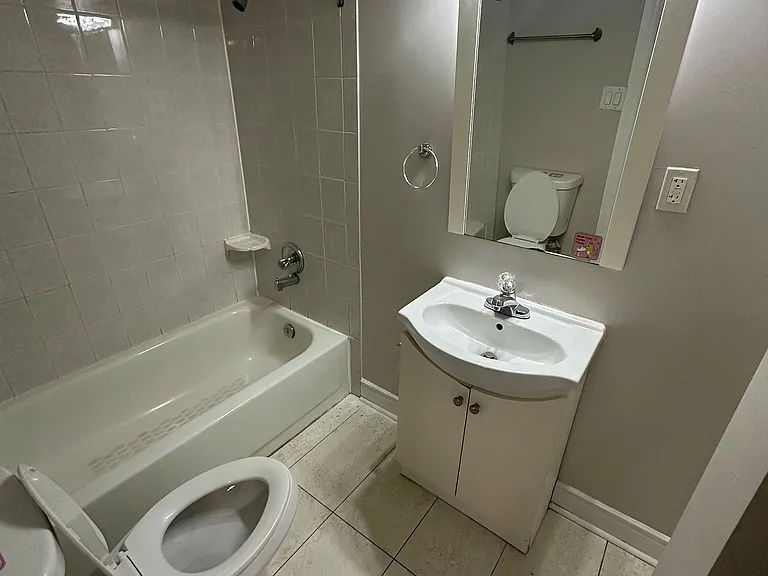 56 Stanwell Dr #LOWER — Photo 4