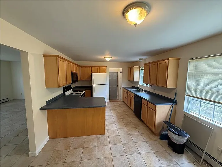 16 Brenden St — Photo 3
