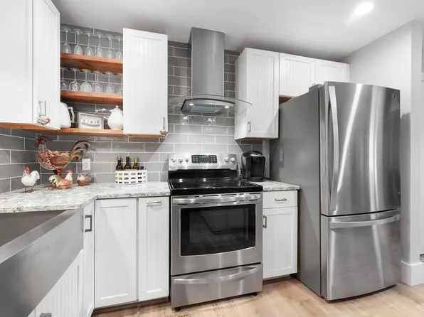 129 Fair St APT 7, Traverse City, MI 49686