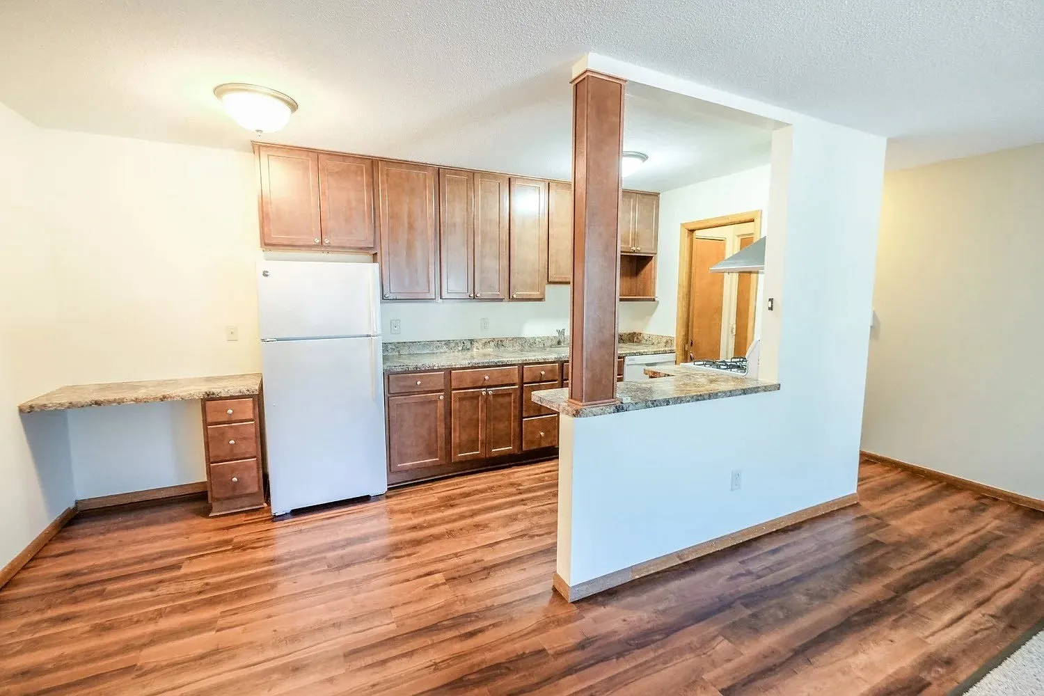 Bryant Ave Apartments | 2550 — Photo 1