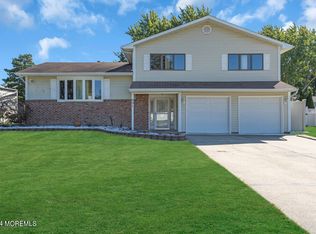 691 Sussex Ct, Toms River, NJ 08753