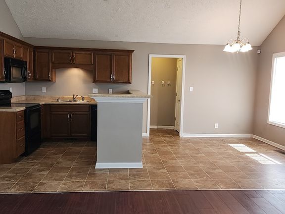 5th image of 3439 Foxrun Ln
